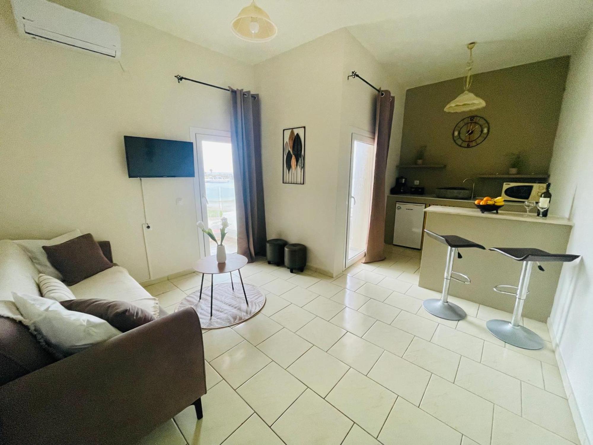Sea View Apts & Suites By Pachiplex มาเลีย ภายนอก รูปภาพ
